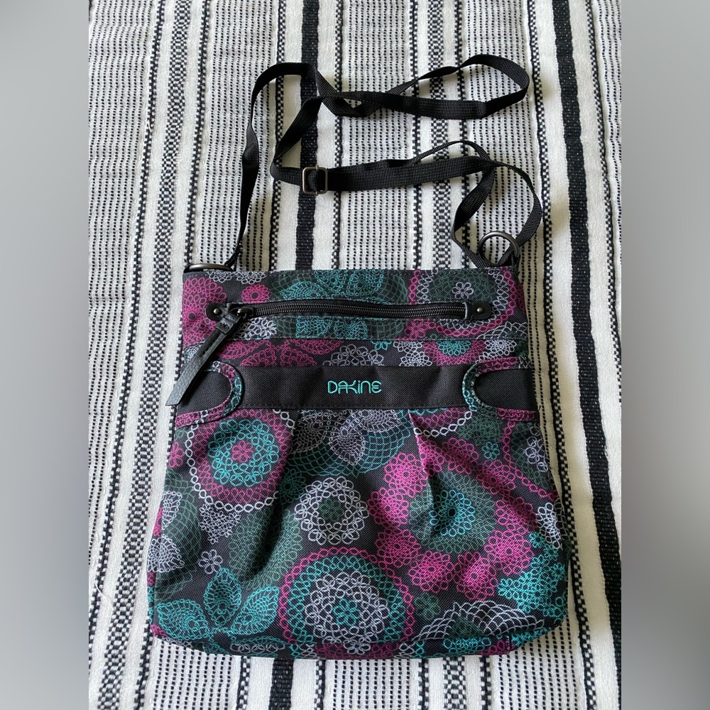 Dakine crossbody bag